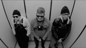 Heartbreak-Feels-So-Good-Lyrics