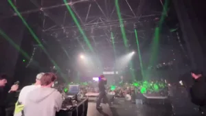 МОШПИТ-MOSH-PIT-Lyrics